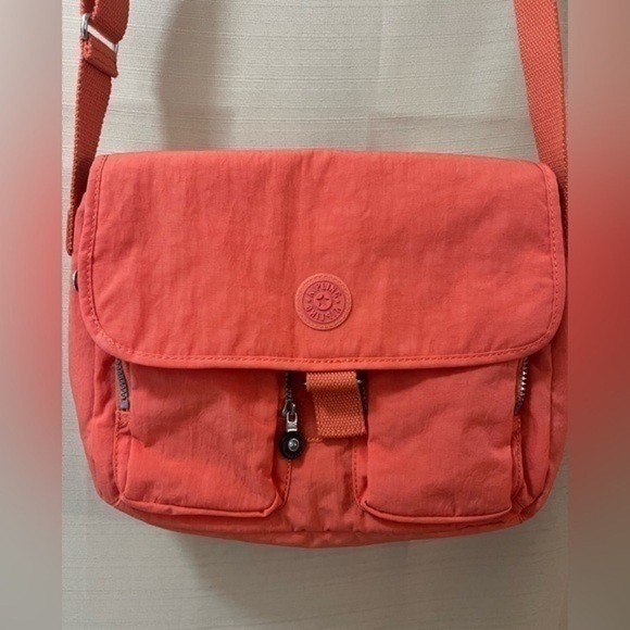 ⚪️Kipling ladies crossbody bag with tons of pockets - Picture 1 of 7